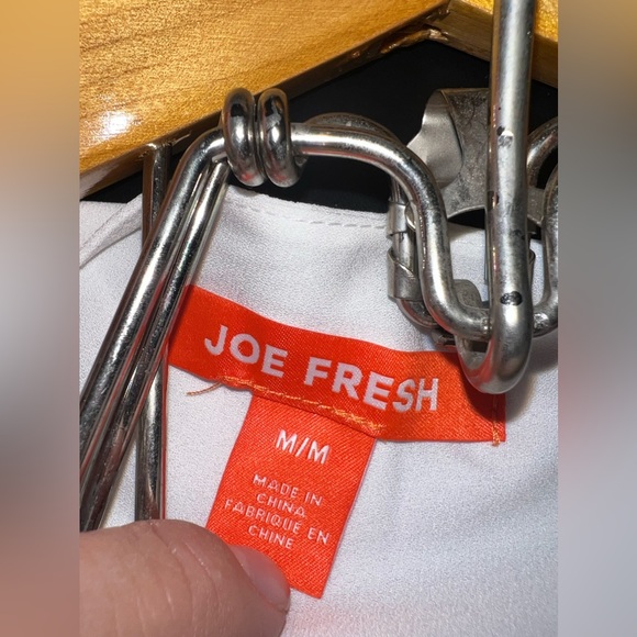 Joe Fresh White Satin V-Neck Tie front Hi-Low Blouse Size Medium EUC Like New - Picture 6 of 6